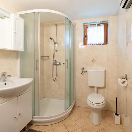 Apartma Boltar בוהין